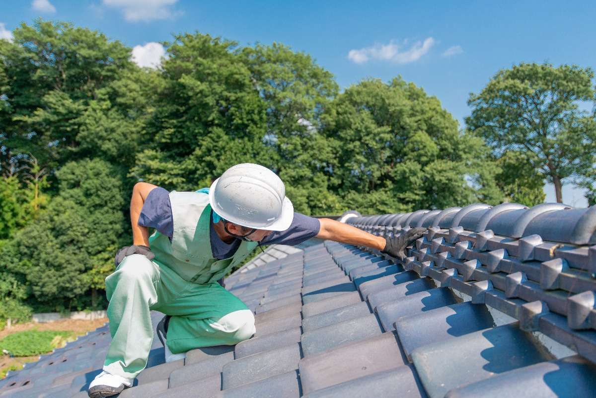 耐候性を高めて屋根のクラックを予防